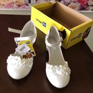 White flowered kitten heal